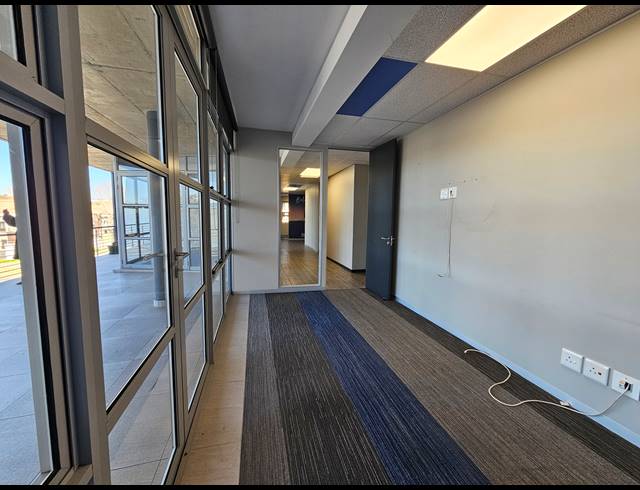 358M² OFFICE TO LET IN BRYANSTON